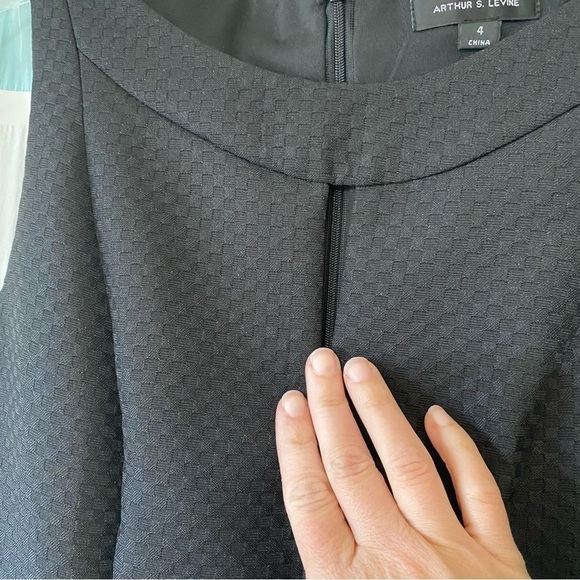 Tahari Dress Keyhole Accent Woven Textured Sleeveless Sz 4 - Picture 3 of 9